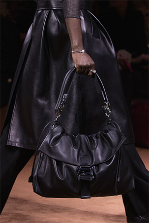 اختيارنا لهذا الأسبوع: حقيبة فندي لوي FENDI LUI